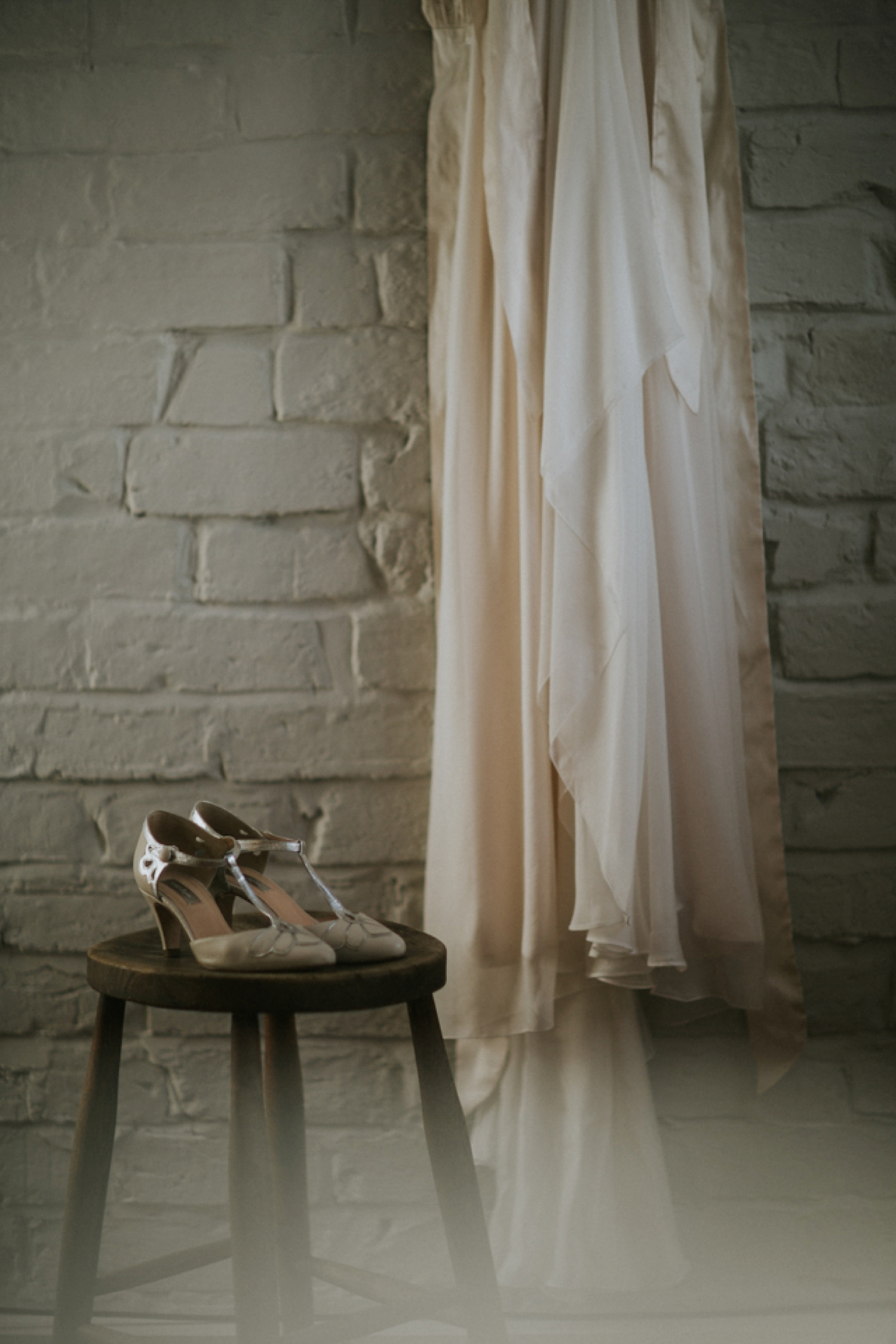 Alicia wore an Anna Campbell gown for her 1920's inspired rustic winter wedding. Photography by DSB Creative.