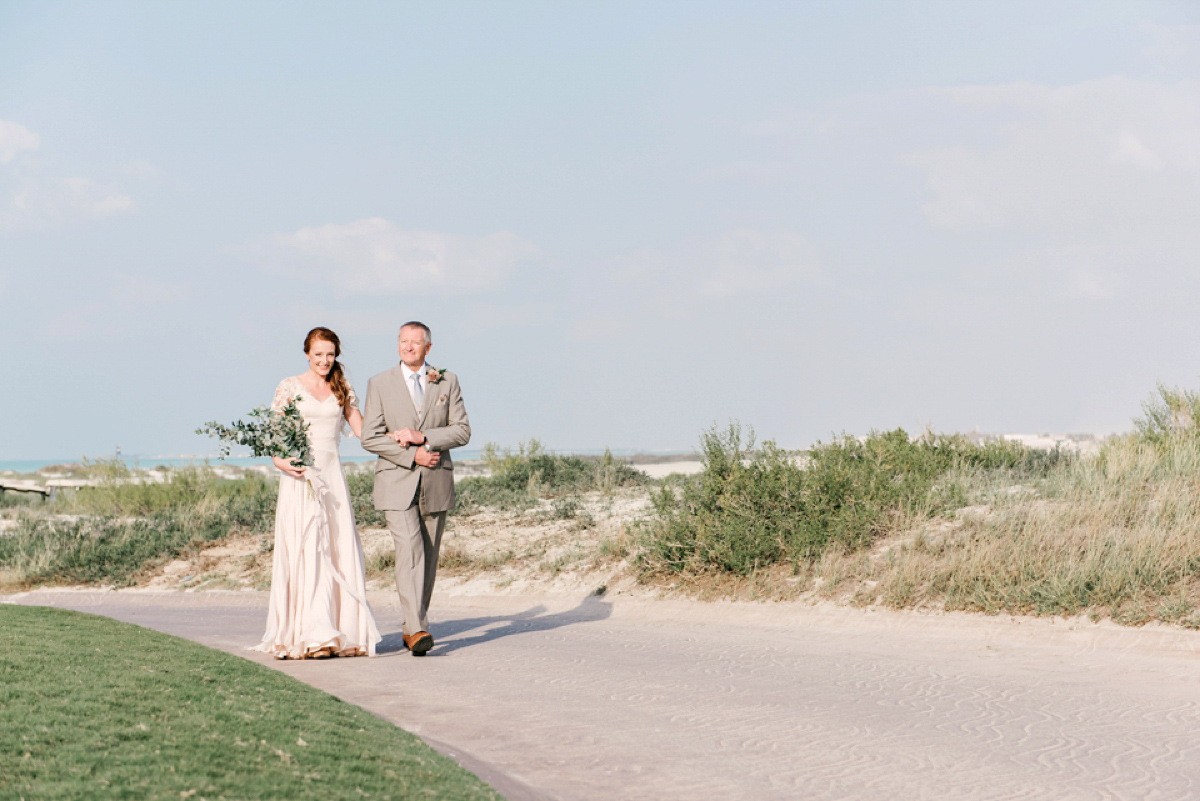 A House of Moirai dres for a stylish boho wedding in Abu Dhabi. Photography by Maria Sundin.