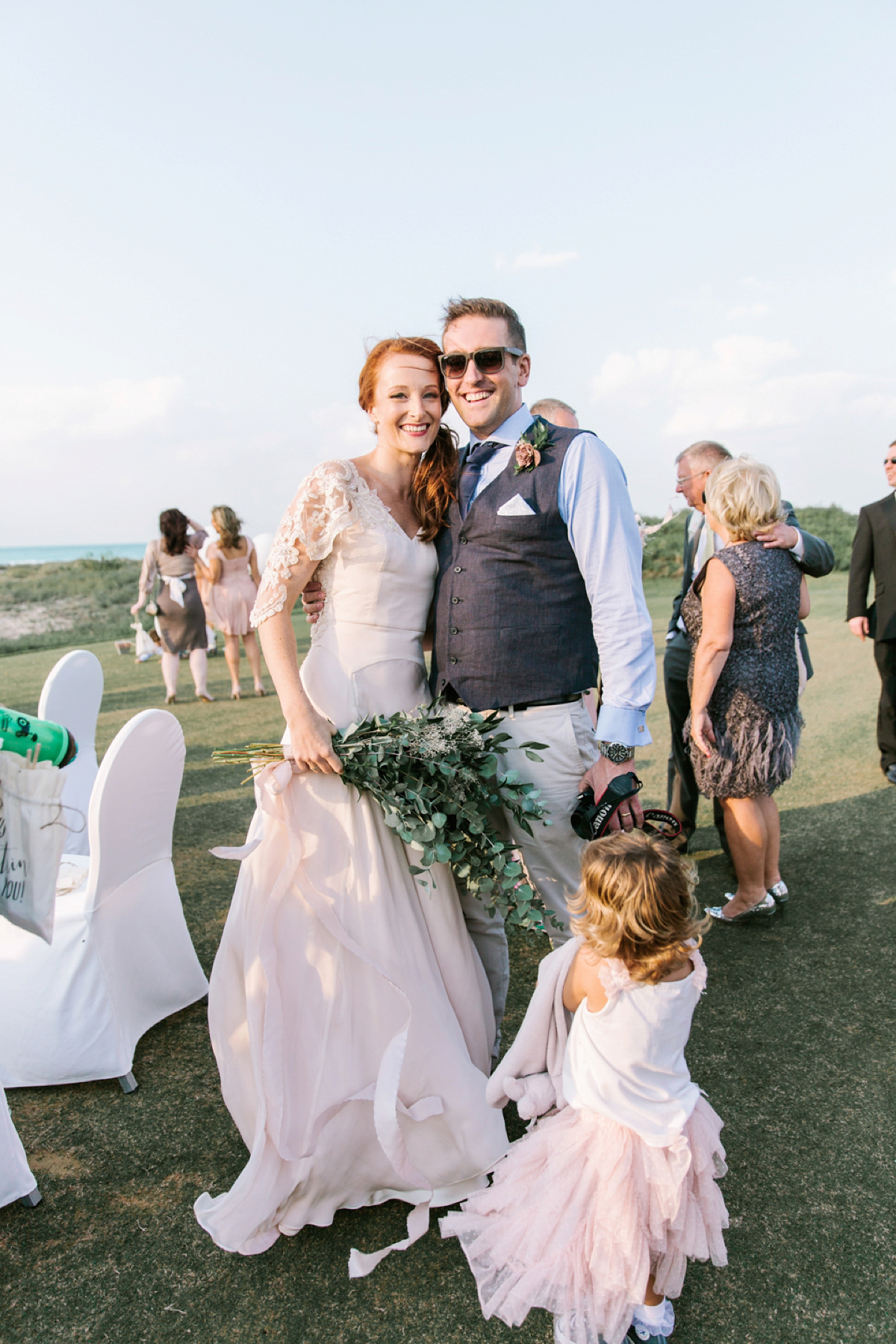 A House of Moirai dres for a stylish boho wedding in Abu Dhabi. Photography by Maria Sundin.