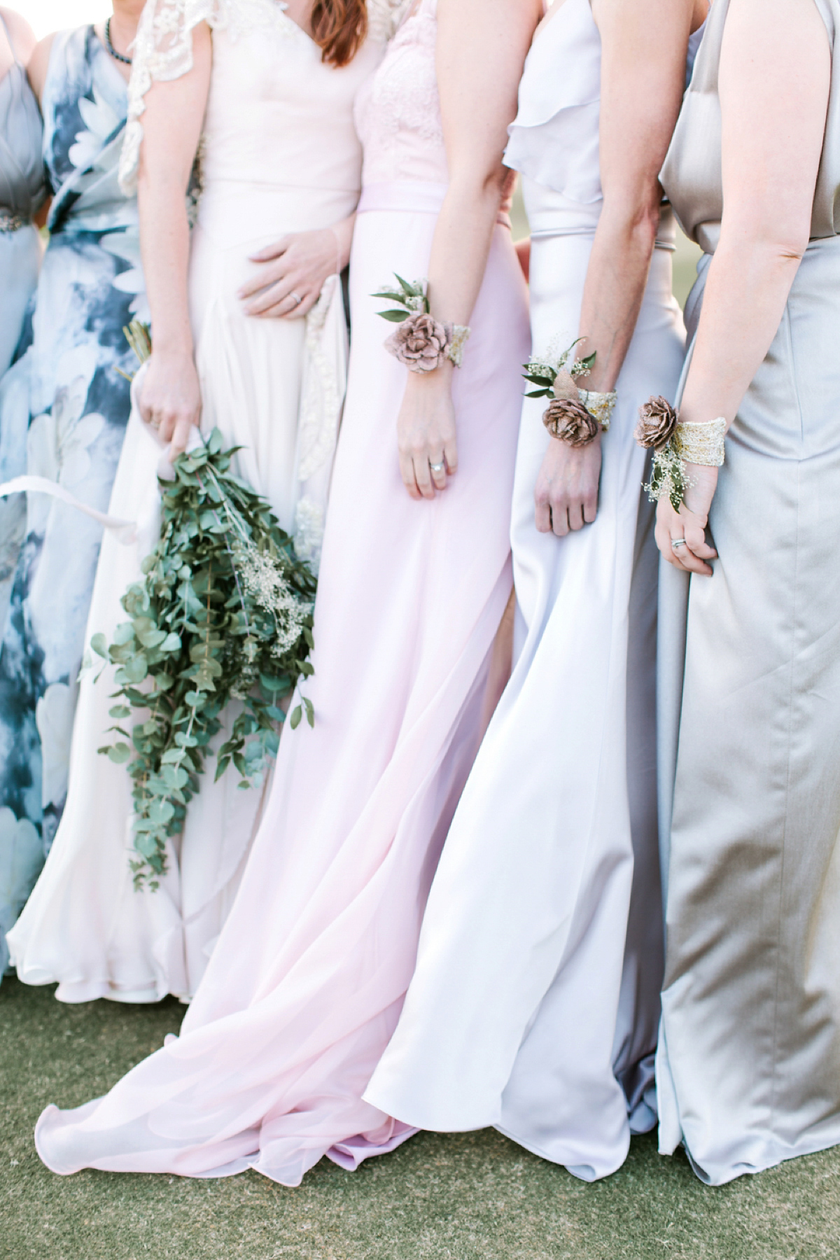 A House of Moirai dres for a stylish boho wedding in Abu Dhabi. Photography by Maria Sundin.