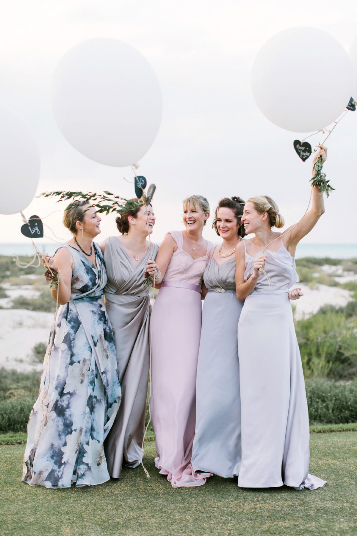 A House of Moirai dres for a stylish boho wedding in Abu Dhabi. Photography by Maria Sundin.