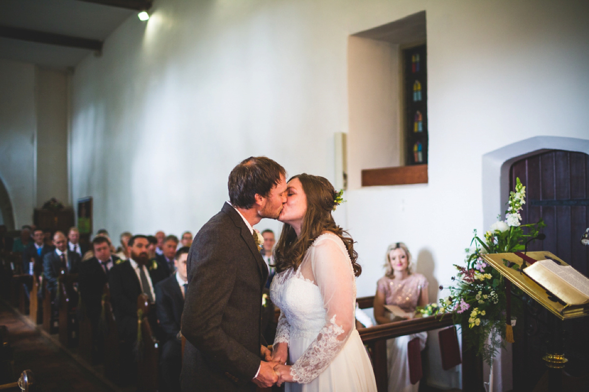 A rustic inspired North Yorkshire pub wedding. Images by Photography34.