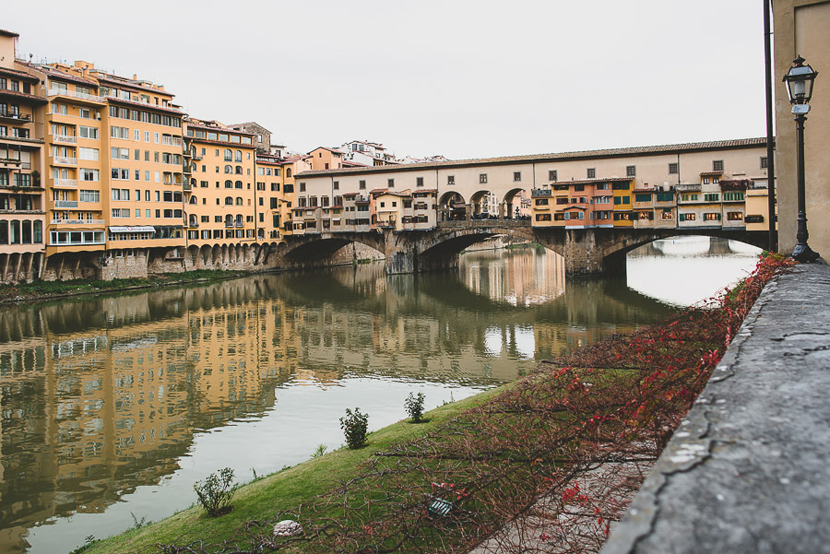 A multicural wedding in Florence, the bride is blogger @girlinflorence. Photography by Francesco Spighi.