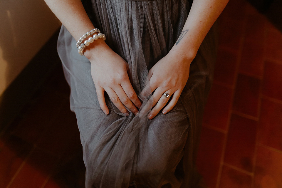 The bride wears a Jenny Yoo gown in soft grey tulle for her rustic Italian villa wedding. Photography by Cinzia Bruschini.