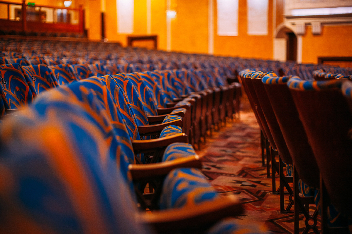 A Black tie cinema wedding. Photography by Emilie May.