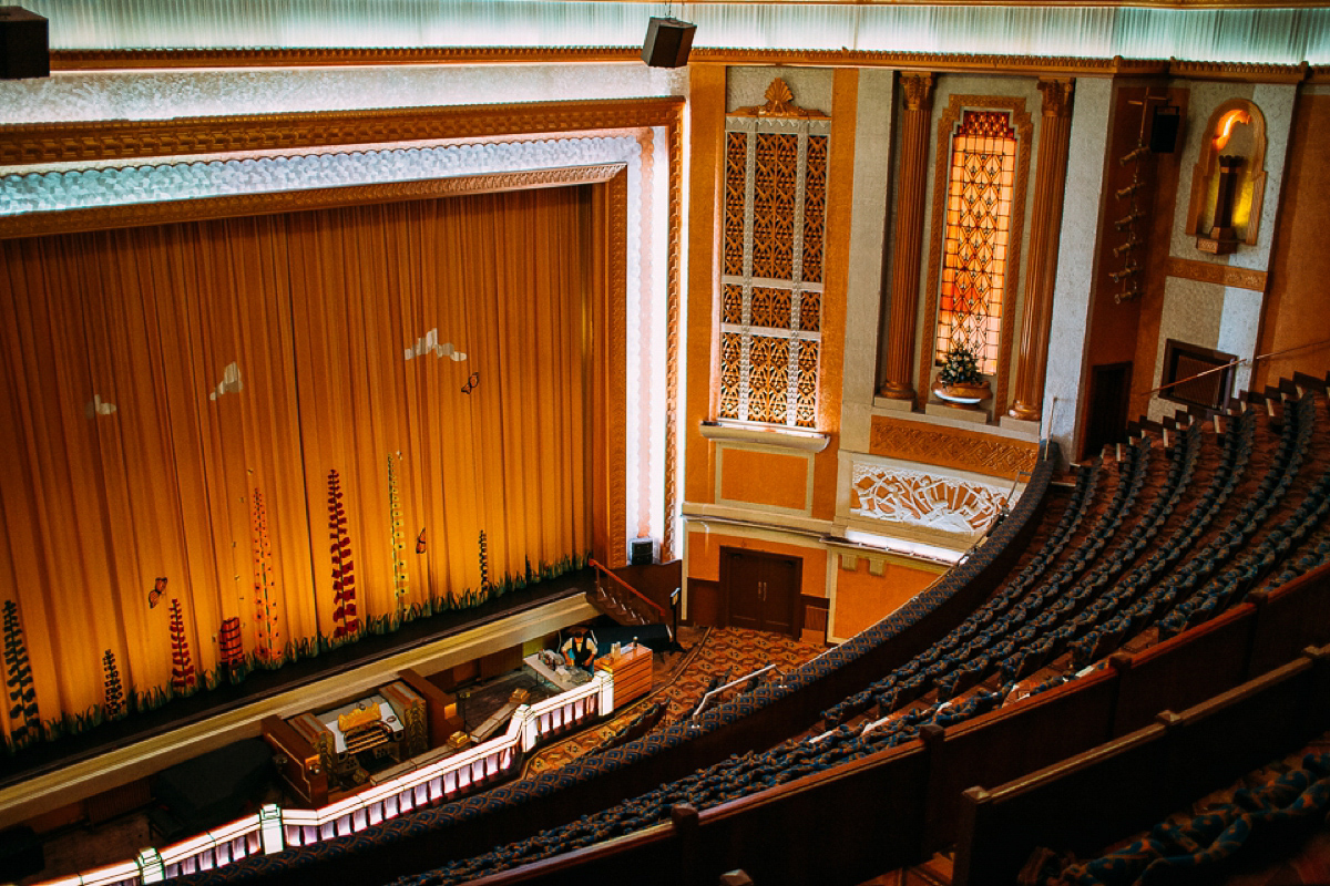 A Black tie cinema wedding. Photography by Emilie May.