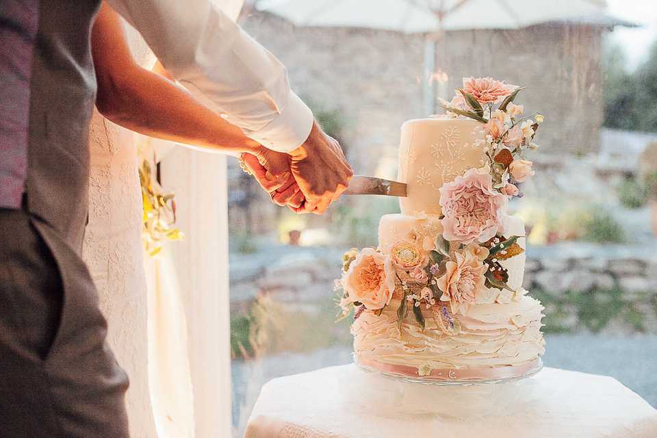 A Suzanne Neville gown for a relaxed and elegant garden wedding. Styled by Blue Fizz events. A Suzanne Neville gown for a relaxed and elegant garden wedding. Styled by Blue Fizz events.
