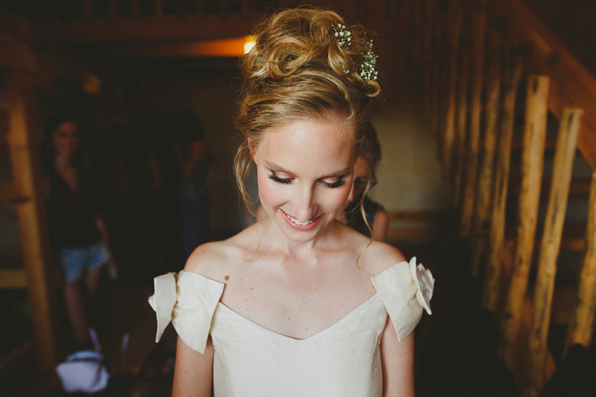 Bride Noga wore a vintage wedding dress for her modern festival wedding in the desert. Images by Echoes & Wildhearts Photography.