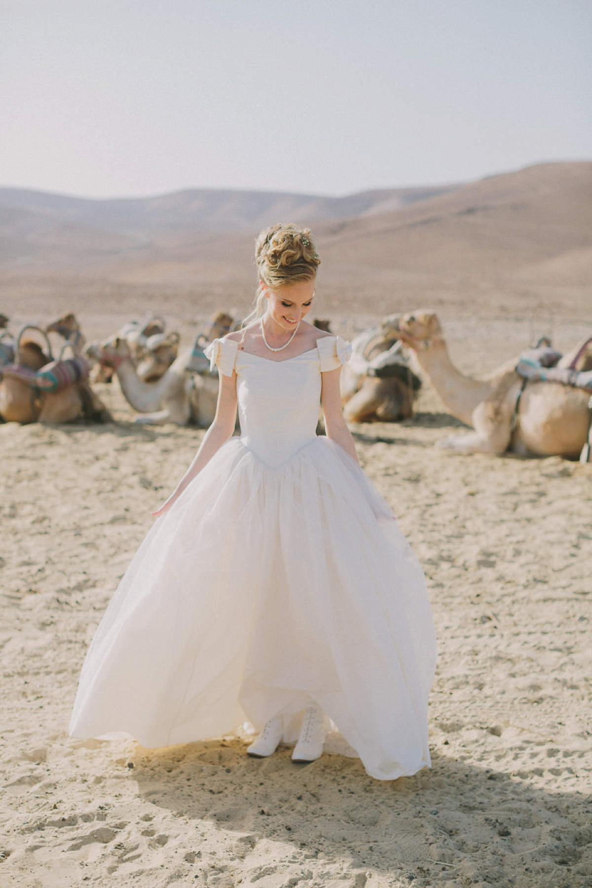 Bride Noga wore a vintage wedding dress for her modern festival wedding in the desert. Images by Echoes & Wildhearts Photography.