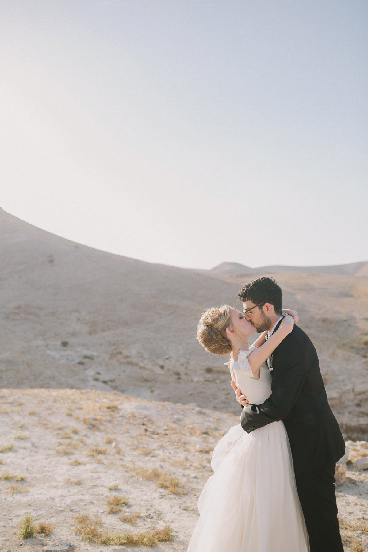 Bride Noga wore a vintage wedding dress for her modern festival wedding in the desert. Images by Echoes & Wildhearts Photography.