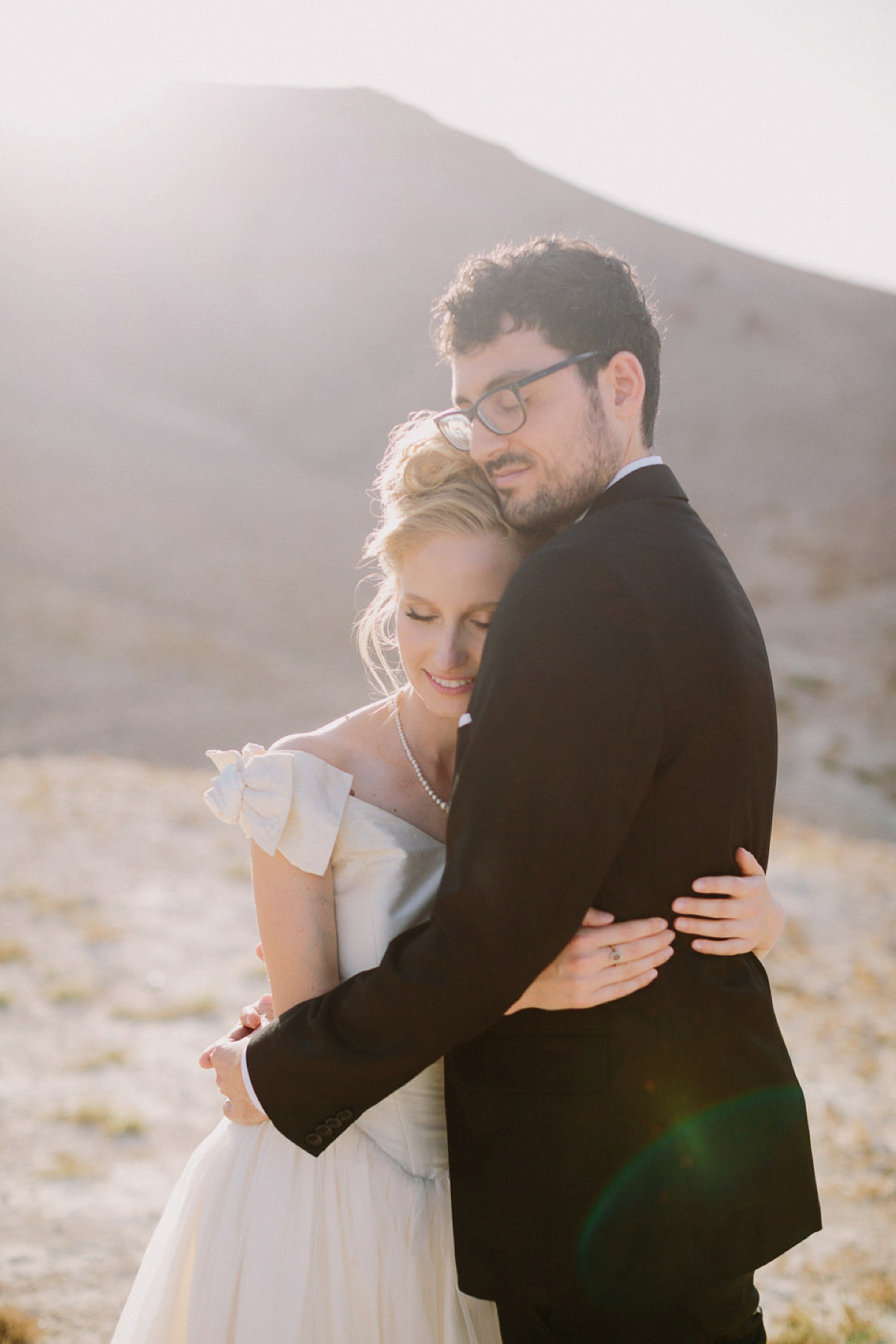 Bride Noga wore a vintage wedding dress for her modern festival wedding in the desert. Images by Echoes & Wildhearts Photography.