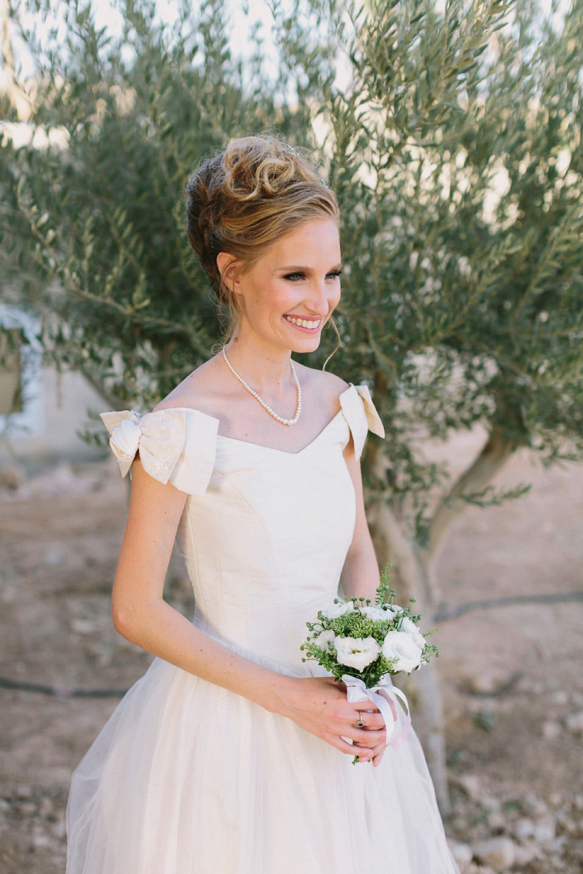 Bride Noga wore a vintage wedding dress for her modern festival wedding in the desert. Images by Echoes & Wildhearts Photography.