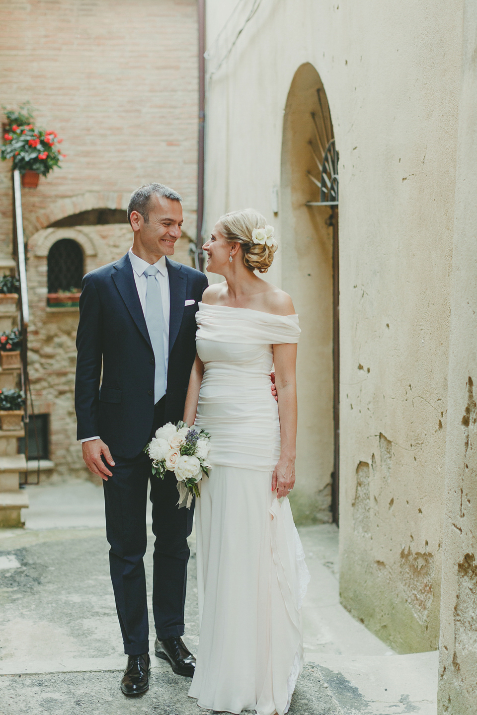 An elegant wedding in the Italian countryside. Images by Monika Photo Art.