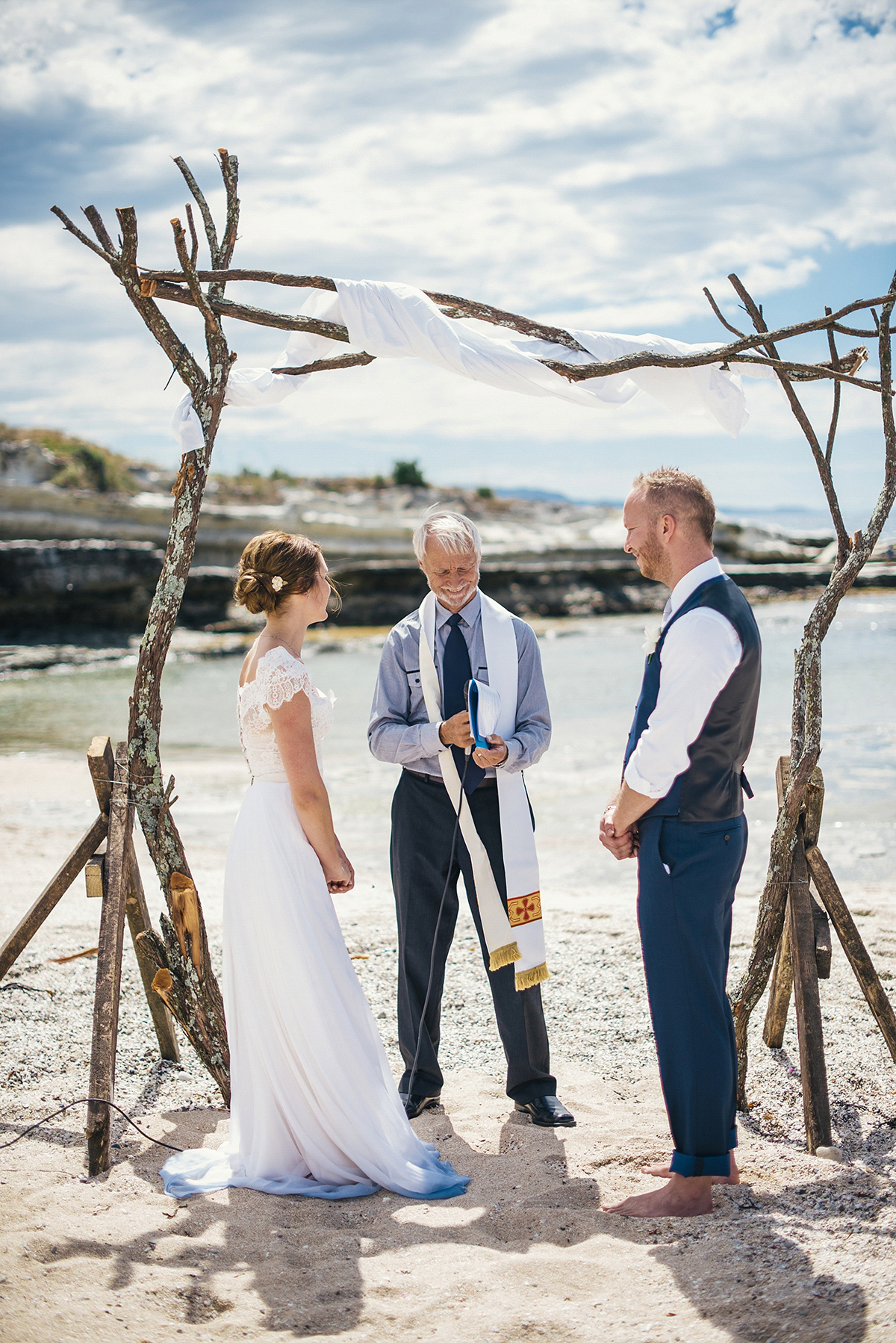 Suzy wore a stunning ombre/dip dye dress for her barefoot beach wedding in New Zealand. Photography by Meredith Lord.