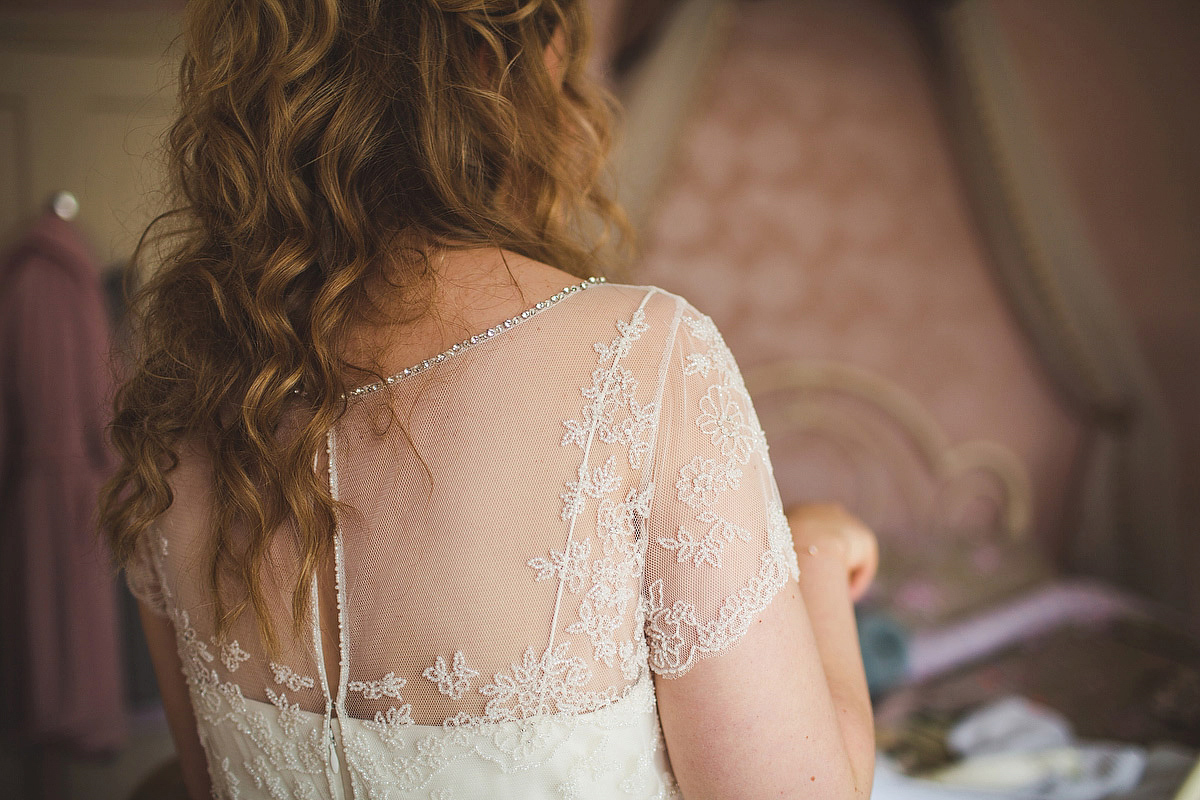 Jenny Packham and wildflower elegance for a Peak District Wedding in pastel shades. Images by S6 Photography.