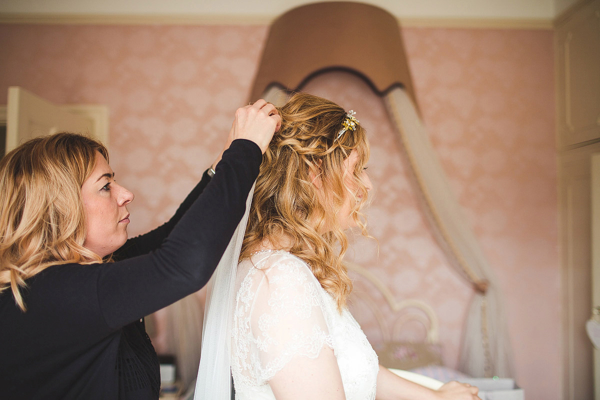 Jenny Packham and wildflower elegance for a Peak District Wedding in pastel shades. Images by S6 Photography.