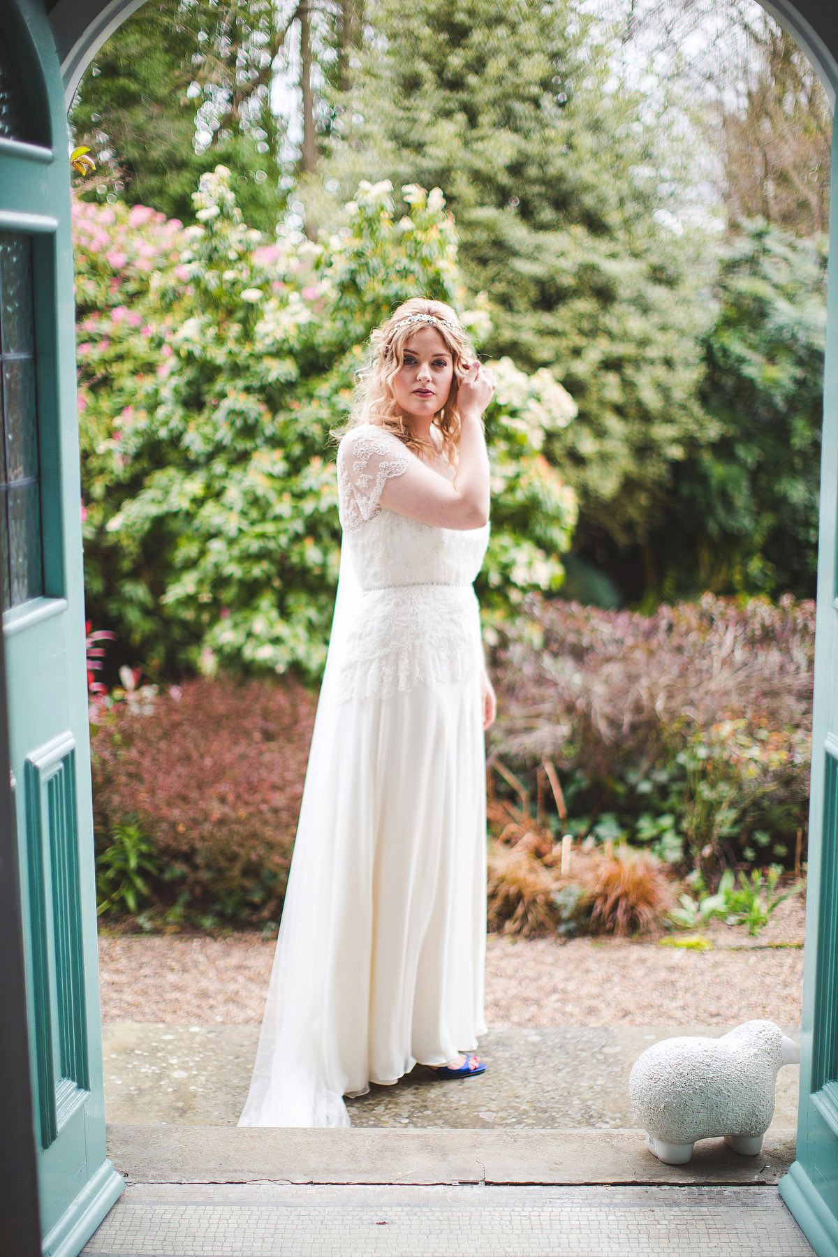 Jenny Packham and wildflower elegance for a Peak District Wedding in pastel shades. Images by S6 Photography.