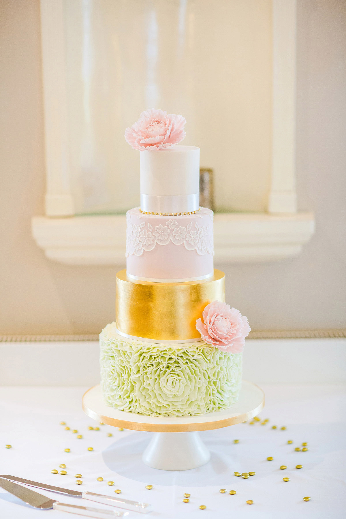 Jenny Packham and wildflower elegance for a Peak District Wedding in pastel shades. Images by S6 Photography.