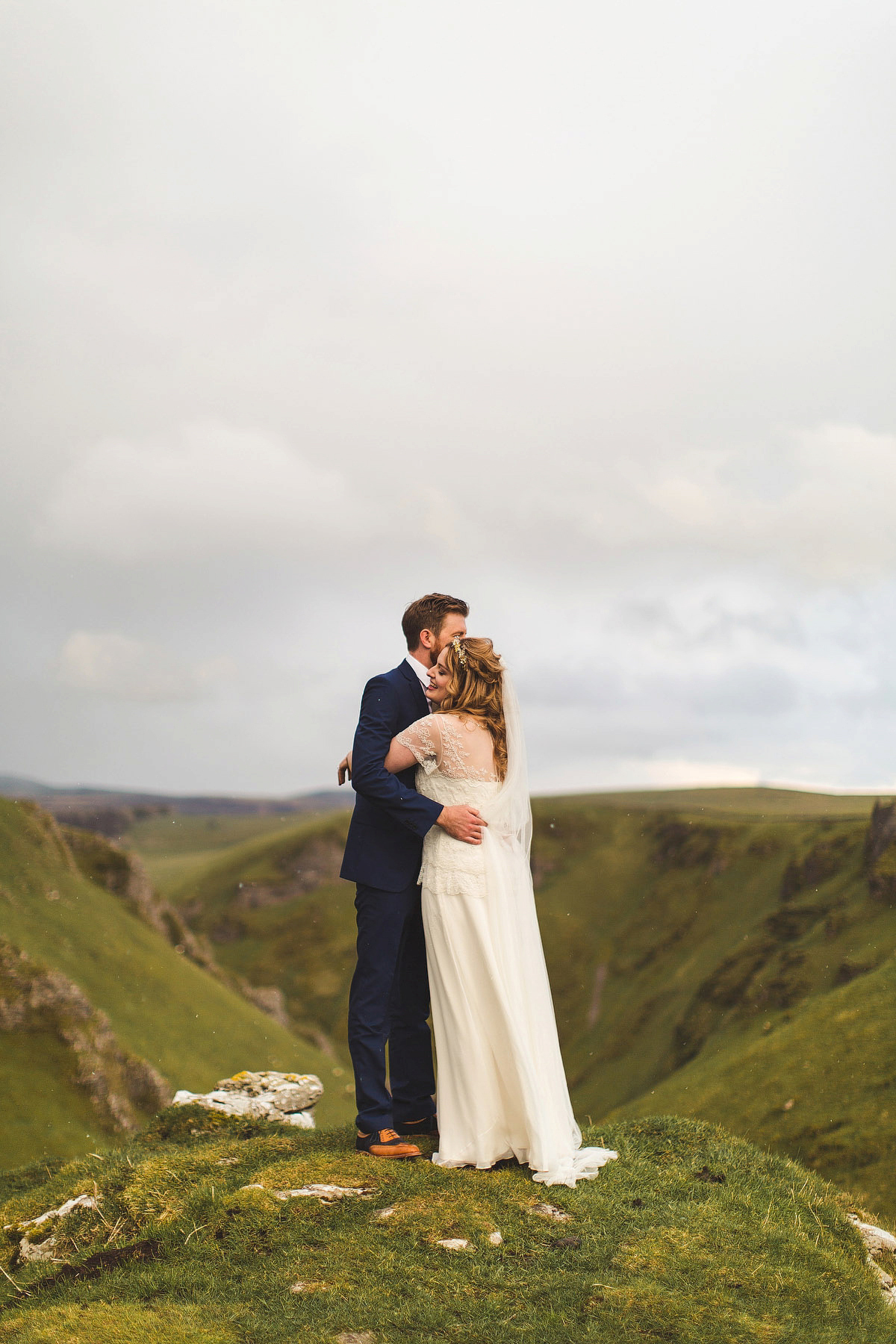 Jenny Packham and wildflower elegance for a Peak District Wedding in pastel shades. Images by S6 Photography.