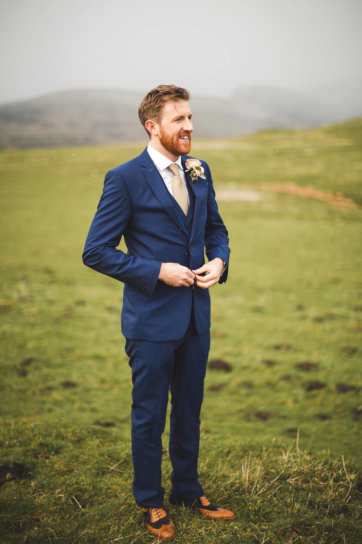 Jenny Packham and wildflower elegance for a Peak District Wedding in pastel shades. Images by S6 Photography.