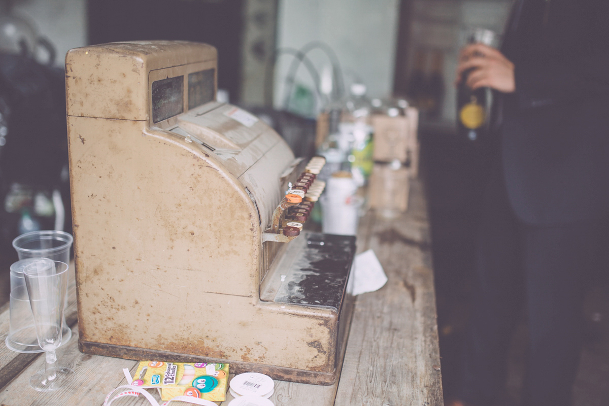 Georgie wore a 1950's inspired Essense of Australia gown for her rustic and rural Somerset barn wedding. Photography by Naomi Jane.