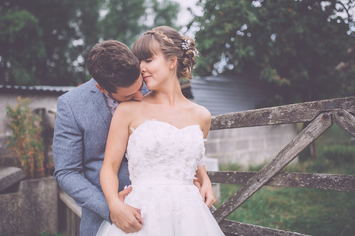 Georgie wore a 1950's inspired Essense of Australia gown for her rustic and rural Somerset barn wedding. Photography by Naomi Jane.