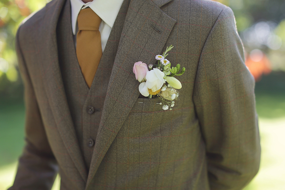 Ellie's wears a 1920's drop waist vintage dress for her outdoor, Autumn, Humanist wedding ceremony at Dewsall Court. Images by Bullit Photography.