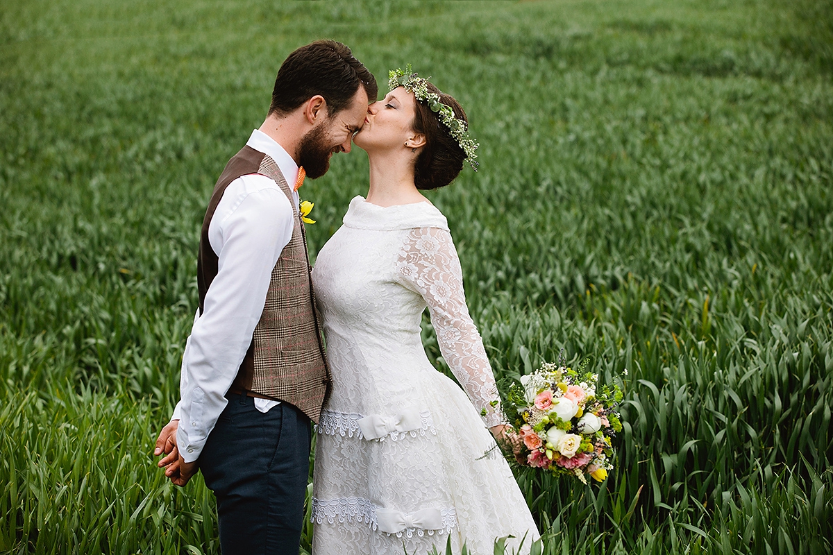 1940s-vintage-vegan-wedding-village-hall-30