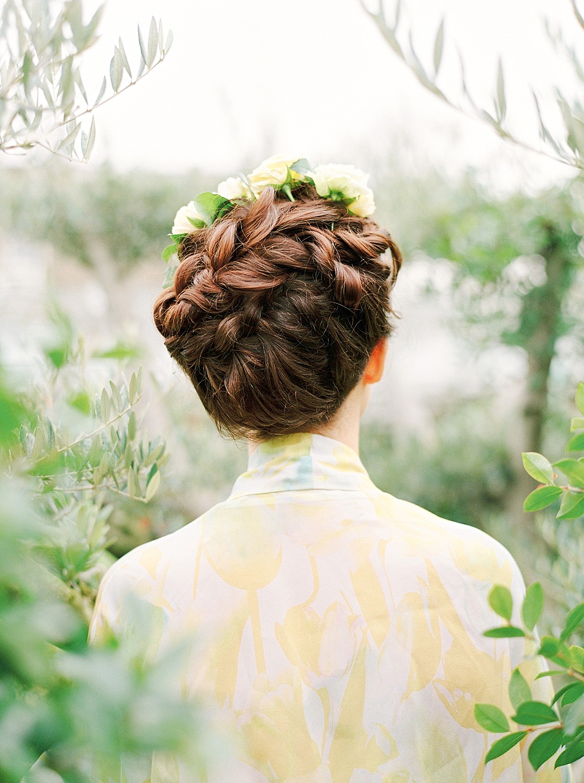 Leafy green, gold and ‘elegant luxe’ inspiration for brides. Shoot styling + concept by The Wedding Bazaar, film photography by Georgina Harrison.