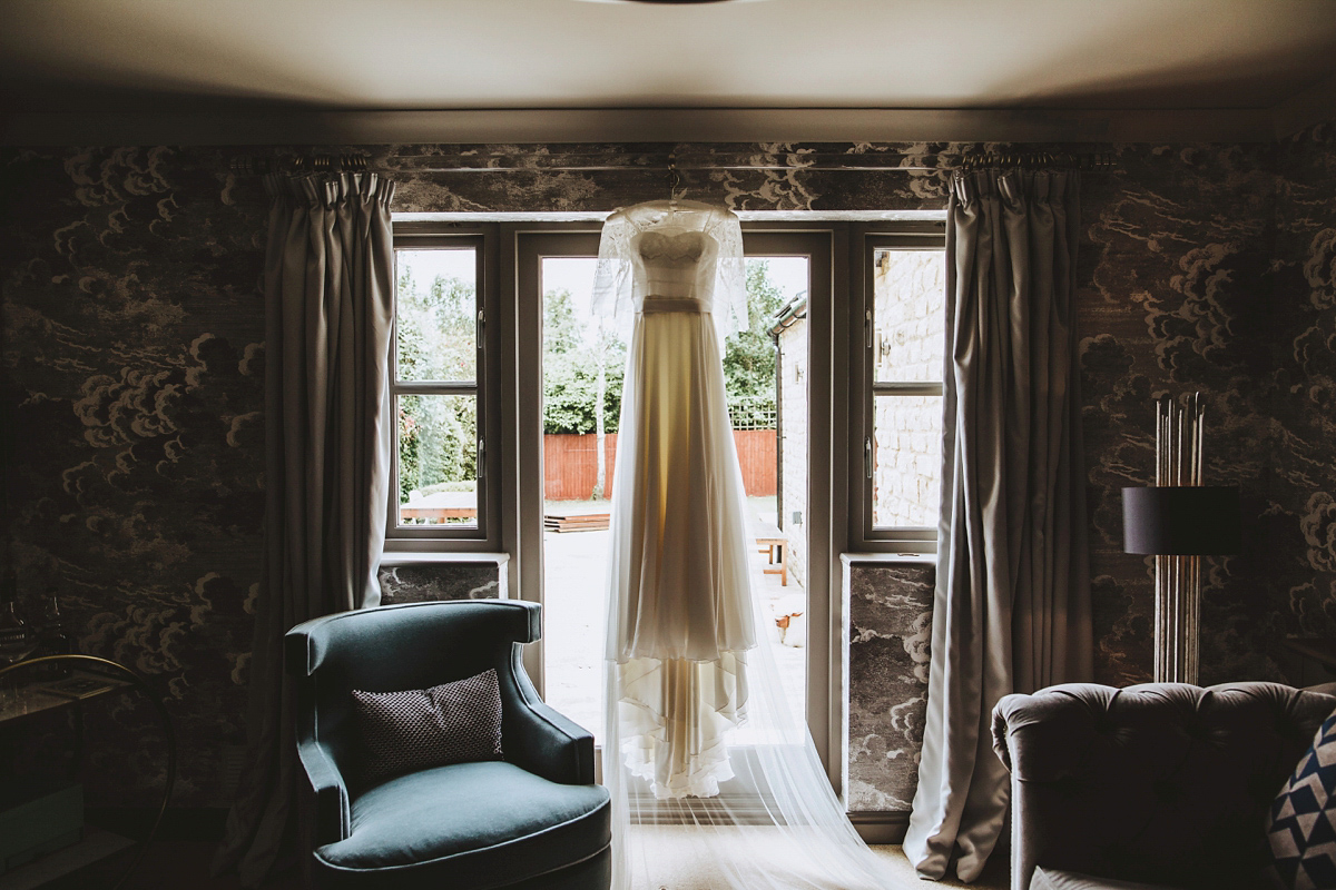 Chrissie wore a Stephanie Allin gown for her wedding at Cripps Barn in the Cotswolds. Photography by Frankee Victoria. Chrissie wore a Stephanie Allin gown for her wedding at Cripps Barn in the Cotswolds. Photography by Frankee Victoria.