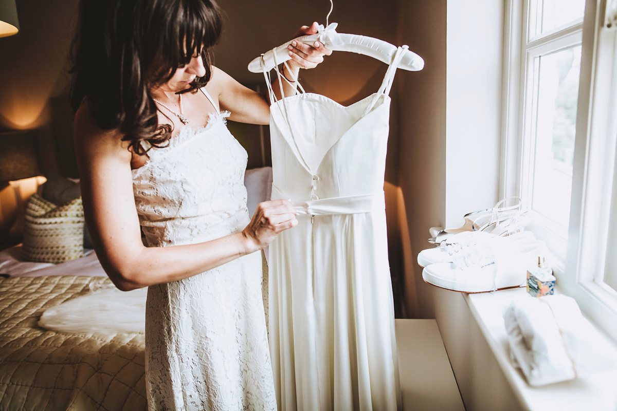 Chrissie wore a Stephanie Allin gown for her wedding at Cripps Barn in the Cotswolds. Photography by Frankee Victoria. Chrissie wore a Stephanie Allin gown for her wedding at Cripps Barn in the Cotswolds. Photography by Frankee Victoria.
