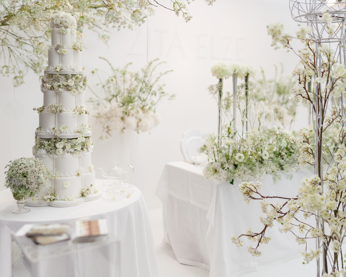 An all-white floral fairytale by Zita Elze - award winning wedding florist