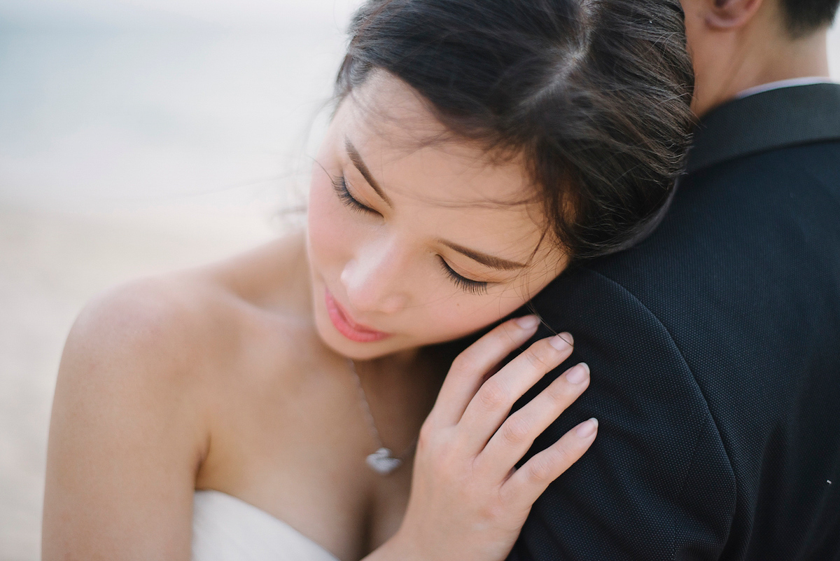 Hong Kiu wore a Jenny Yoo gown and BHLDN tulle skirt for her romantic and elegant wedding in Thailand. The day was planned by 'The Wedding Bliss Thailand'.