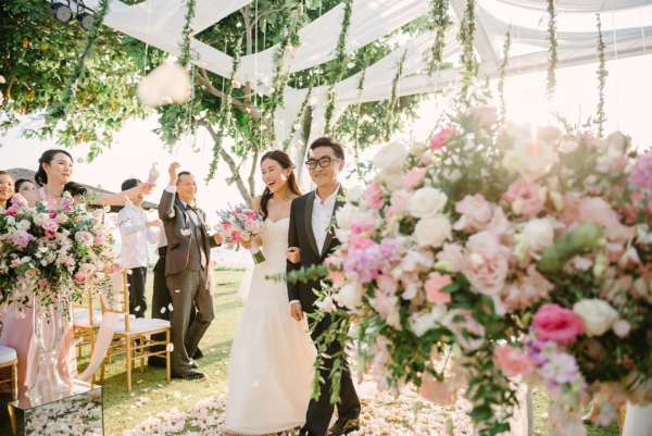 A Jenny Yoo Gown for a Romantic and Elegant Wedding In Thailand