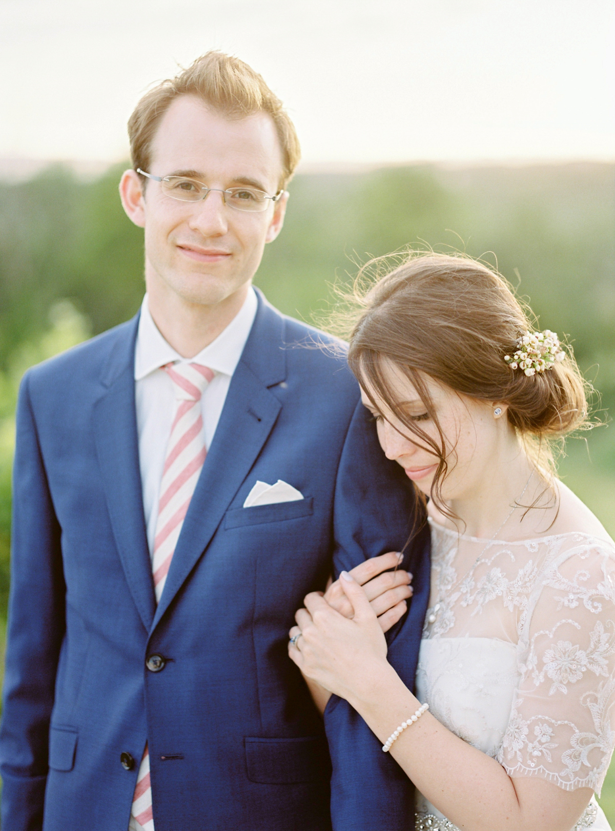 Our Lovettes member and bride Kate wore a 1950's inspired short gown for her wedding in the rural Italian countryside. Photography by Gert Huygaerts.