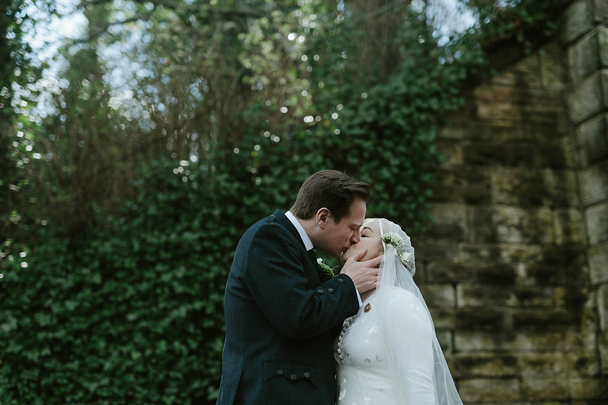 A 1930s Vintage Gown And Handfasting For An Intimate Wedding Held