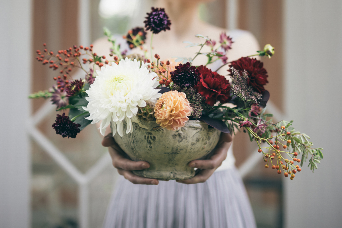 A nature and autumn inspired editorial for the free spirited and creative bride. Calligraphy by Moon & Tide. Captured by Bickerstaff Photograpy.