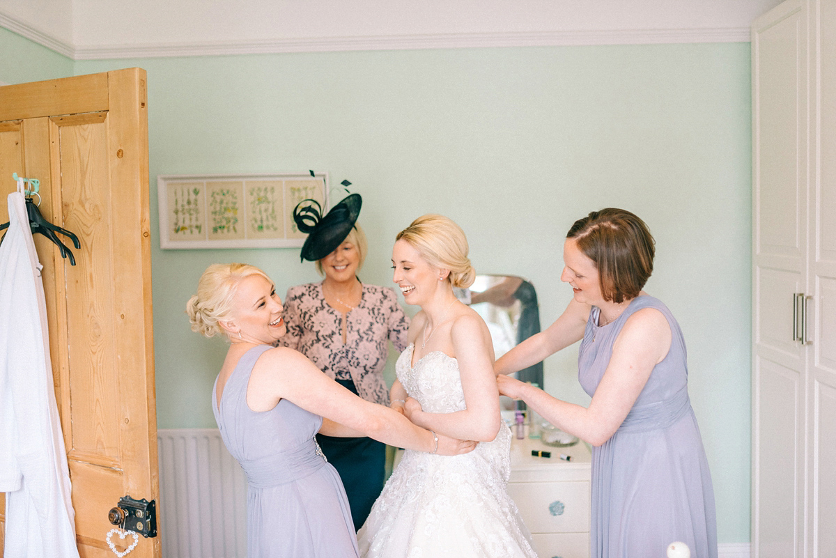 A pretty pastel toned and homemade Spring wedding at Alnwick Treehouse. Photography by Sarah-Jane Ethan.