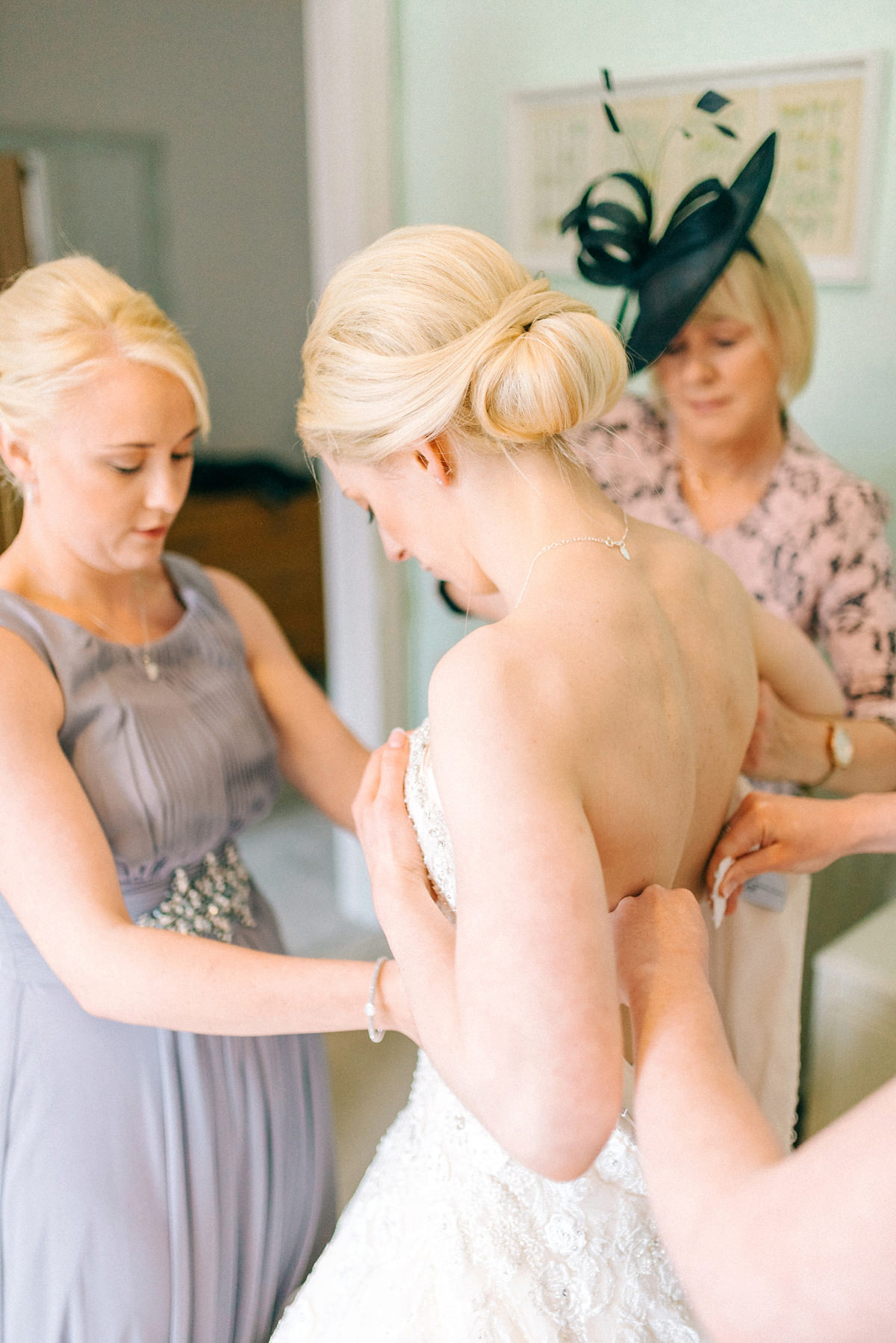 A pretty pastel toned and homemade Spring wedding at Alnwick Treehouse. Photography by Sarah-Jane Ethan.