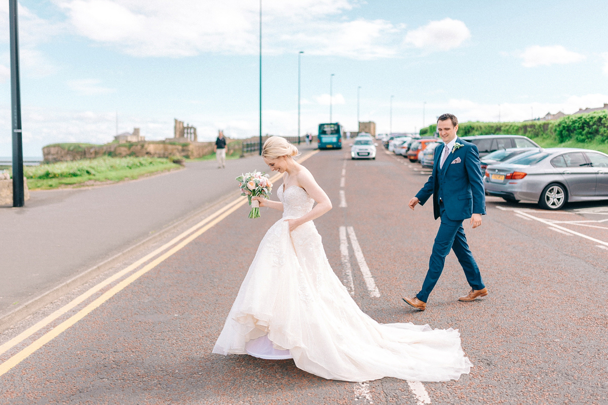 A pretty pastel toned and homemade Spring wedding at Alnwick Treehouse. Photography by Sarah-Jane Ethan.