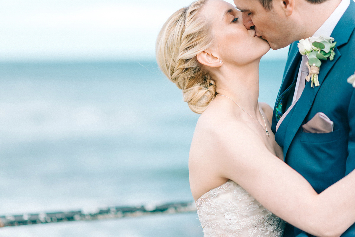 A pretty pastel toned and homemade Spring wedding at Alnwick Treehouse. Photography by Sarah-Jane Ethan.