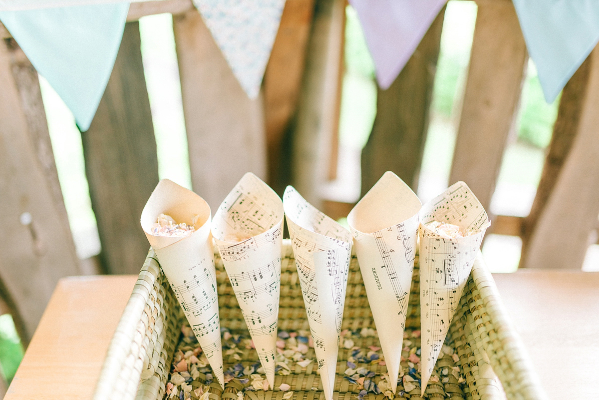 A pretty pastel toned and homemade Spring wedding at Alnwick Treehouse. Photography by Sarah-Jane Ethan.