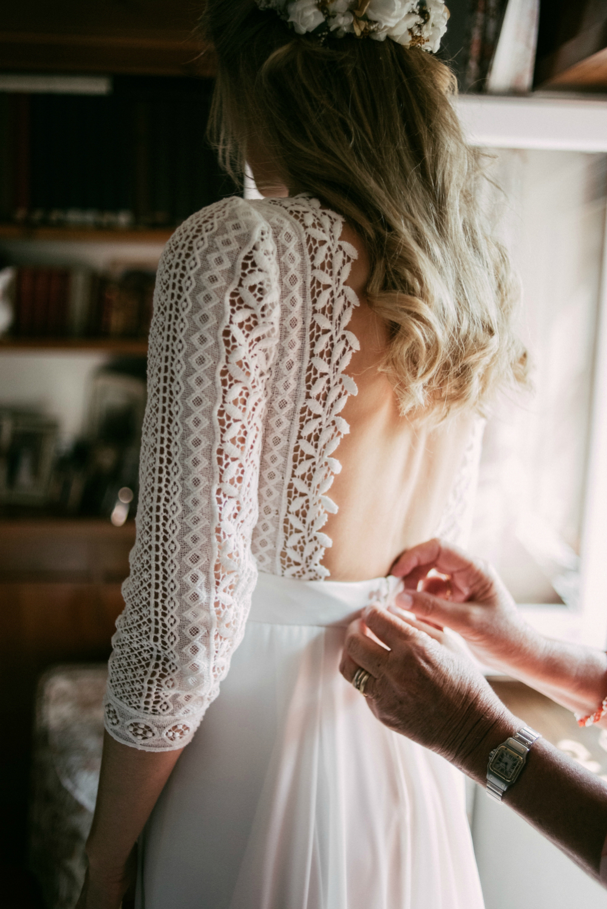 Bride Margarita wore a backless dress for her rustic woodland wedding in Spain. Photography by Sarah Lobla.