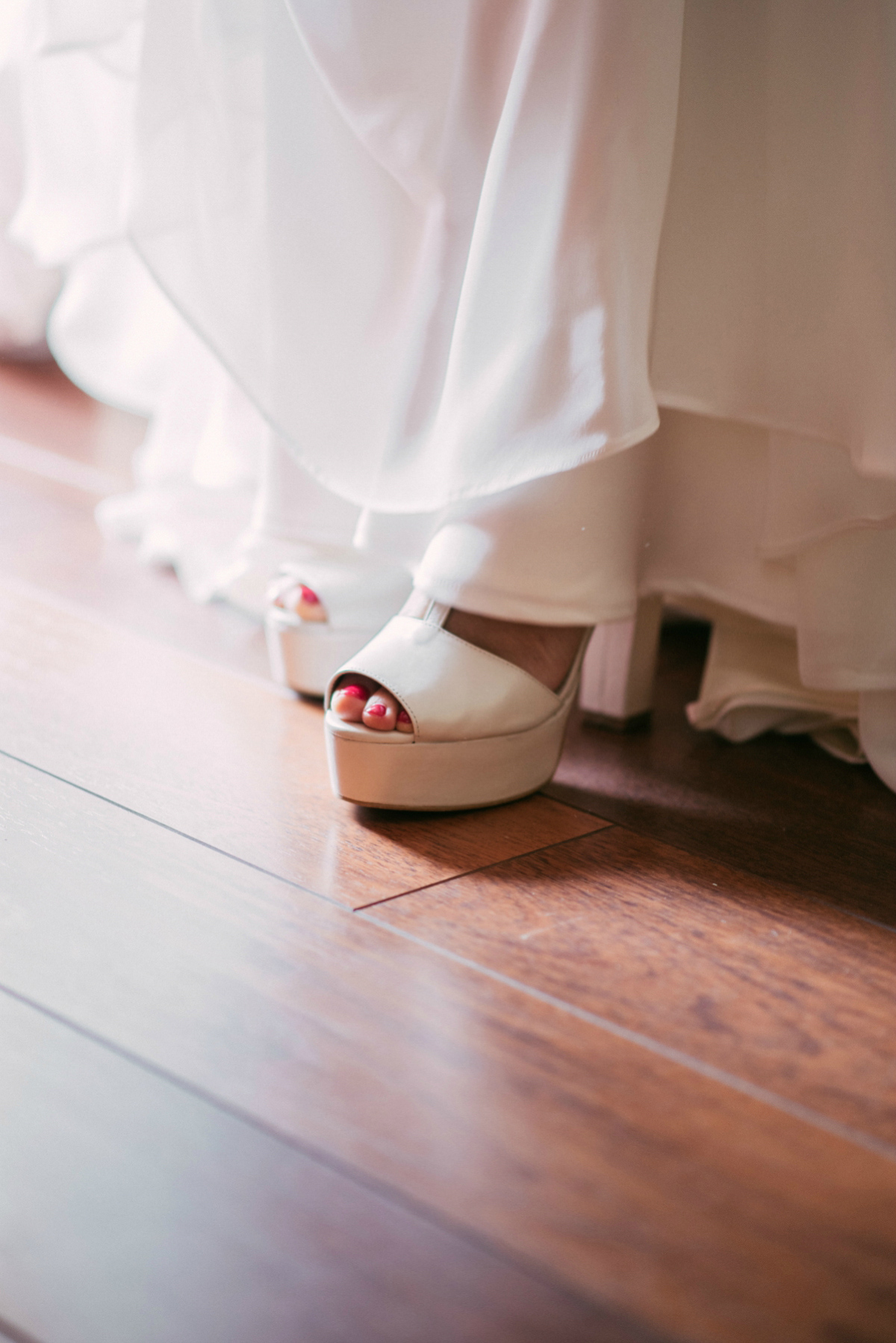 Bride Margarita wore a backless dress for her rustic woodland wedding in Spain. Photography by Sarah Lobla.