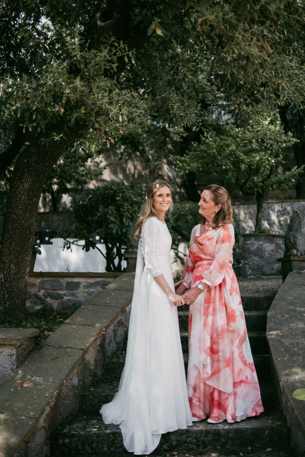 Bride Margarita wore a backless dress for her rustic woodland wedding in Spain. Photography by Sarah Lobla.