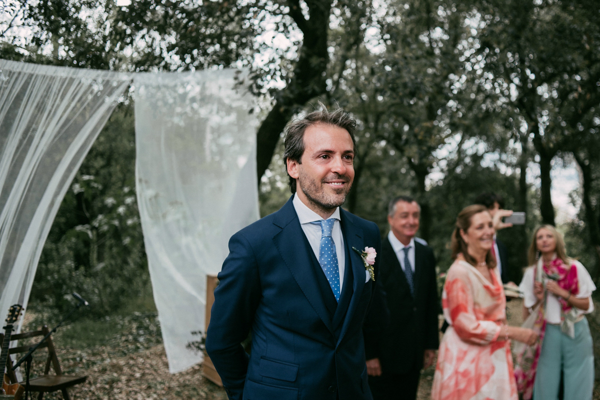 Bride Margarita wore a backless dress for her rustic woodland wedding in Spain. Photography by Sarah Lobla.