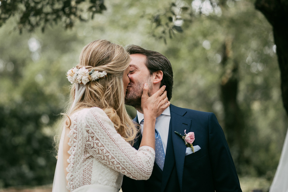 Bride Margarita wore a backless dress for her rustic woodland wedding in Spain. Photography by Sarah Lobla.