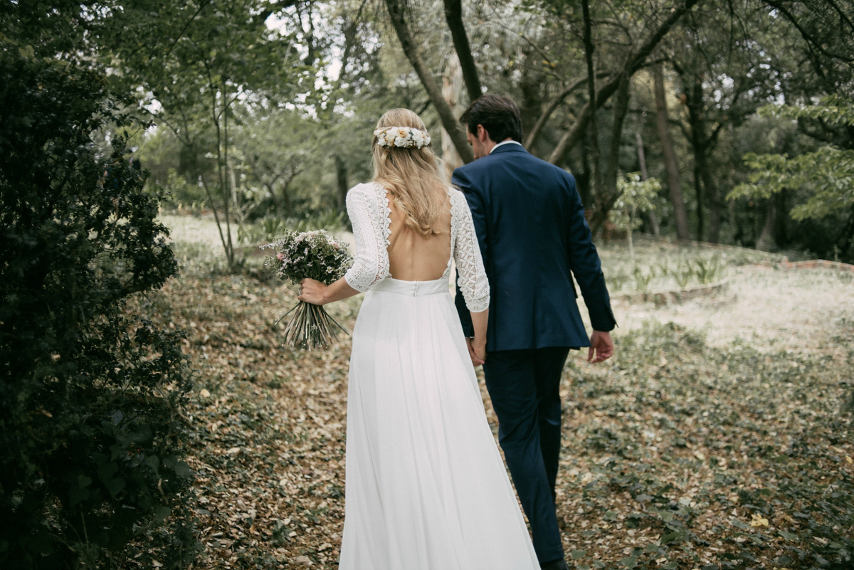 Bride Margarita wore a backless dress for her rustic woodland wedding in Spain. Photography by Sarah Lobla.