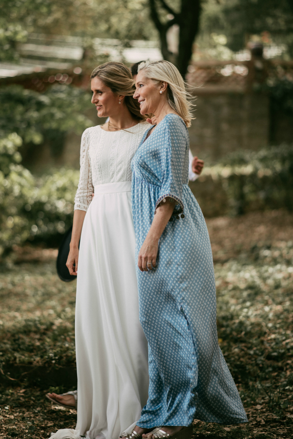 Bride Margarita wore a backless dress for her rustic woodland wedding in Spain. Photography by Sarah Lobla.