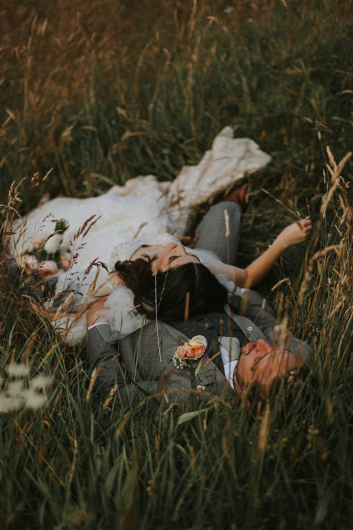 A festival inspired farm wedding in shades of peach. Photography by Rosie Hardy and Adam Bird.